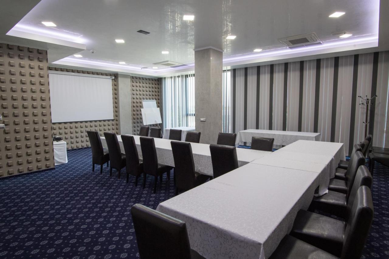 Hotel Spa Ice Resort Ghiroda Exterior foto